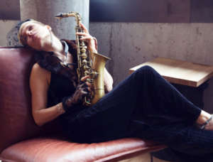 Saxophonfrau Helen Hofmann
