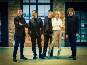 Live-Band Lightning Family